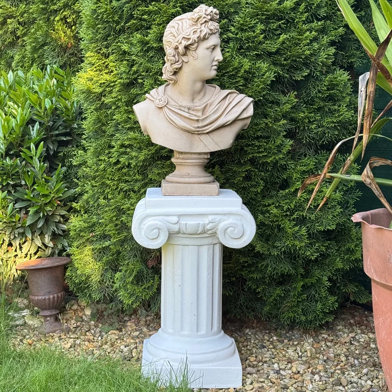 Colonne ionique (Piédestal de jardin)