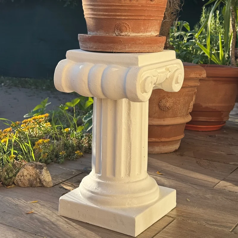 Colonne ionique (Piédestal de jardin)