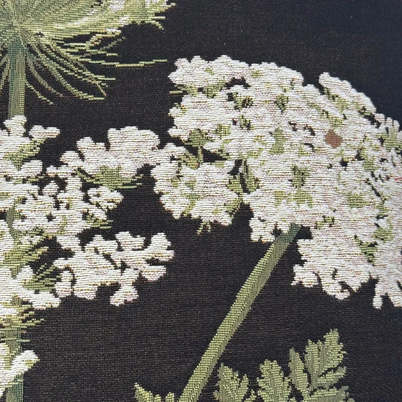 Coussin Noir – Ombelles Florales Décoratives (Tissage Jacquard)