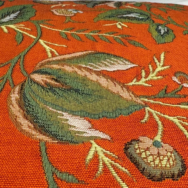 Coussin Orange – Motif de Pivoines, Inspiration Toile de Jouy (Tissage Jacquard)