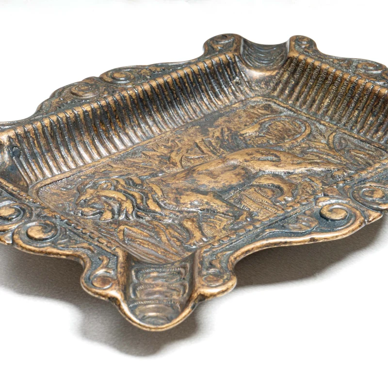 Cendrier à cigare motif lion (laiton patiné)