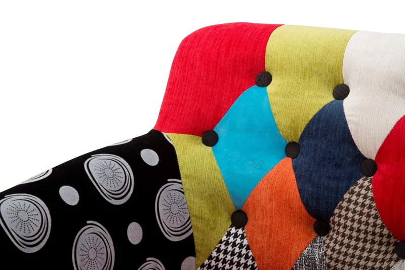 Chaise à accoudoirs colorée pour salle de jeux d’enfants