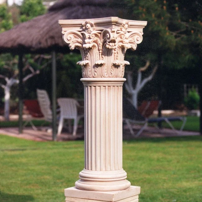 Chapiteau de colonne corinthienne - grande sculpture en marbre blanc