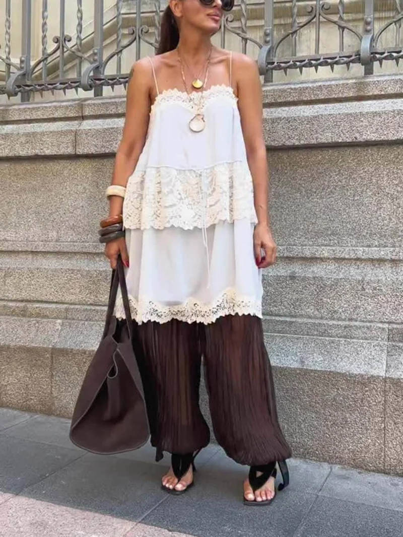 Delicate Lace Paneled Loose-Fitting Tank Top