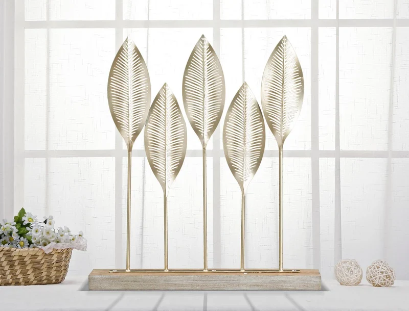 Décoration en feuilles argentées (sculpture moderne)