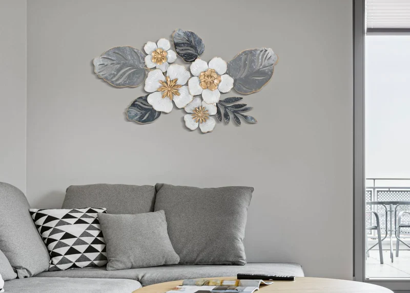 Décoration murale avec fleurs et feuilles en métal