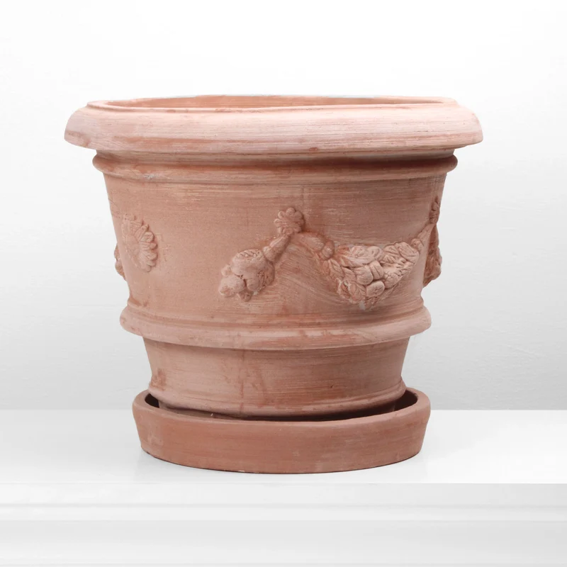 Petit pot de fleurs en terre cuite