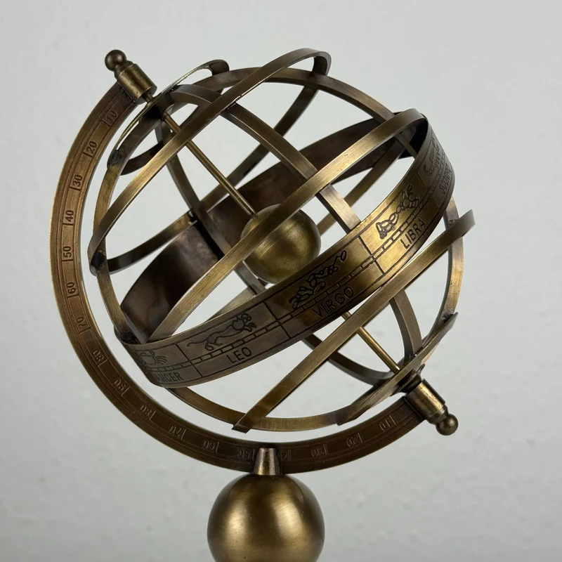 Petite sphère armillaire en laiton (Sculpture en laiton)