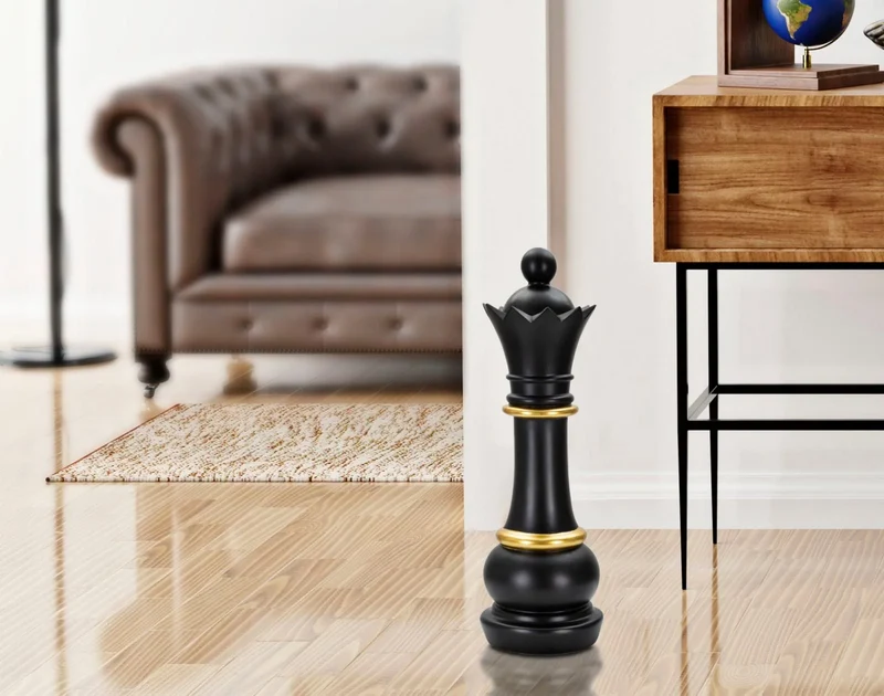 Pièce d’échecs noire et dorée (sculpture moderne)