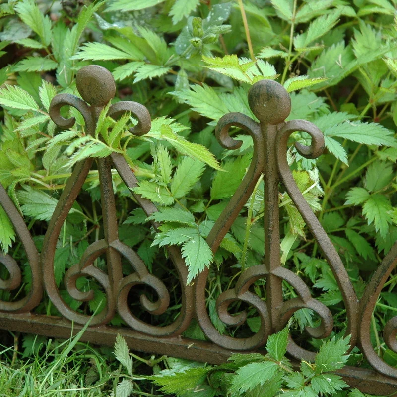 Piquets de Bordure de Jardin en Fonte – Ornement Classique, Lot de Quatre