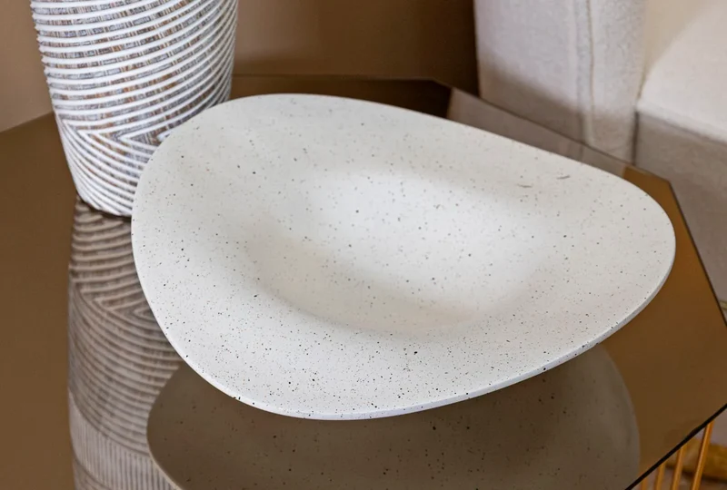 Plateau décoratif en résine blanche – Accent contemporain élégant