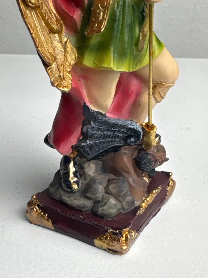 Sculpture de Saint Michel Archange – Vainqueur du Mal