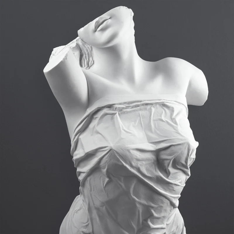 Sculpture Torse Féminin Drapé — Interprétation Contemporaine d’une Forme Classique