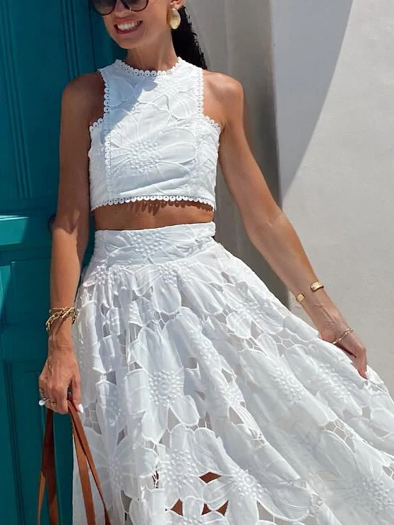 Elegant Hollow Floral Lace Cropped Tank Top