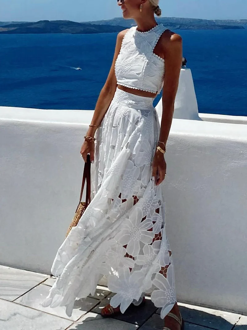 Elegant Hollow Floral Lace Cropped Tank Top