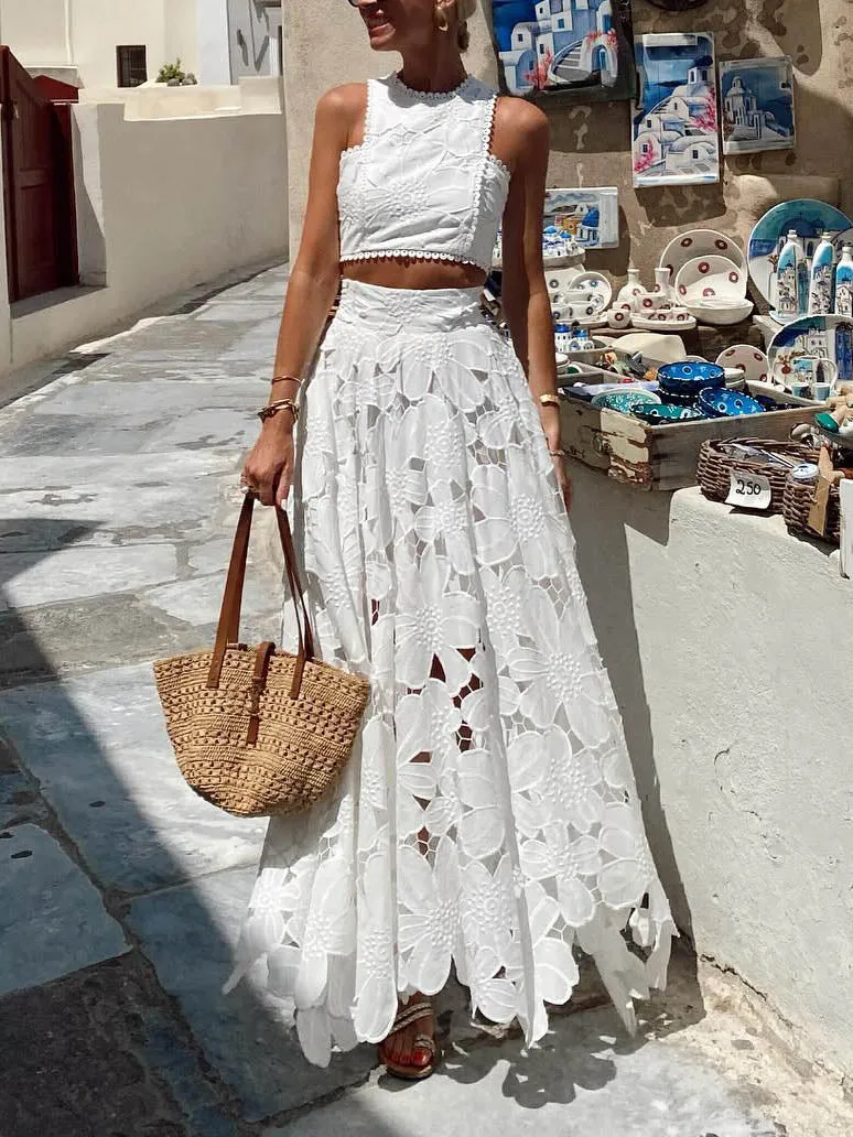 Elegant Hollow Floral Lace Cropped Tank Top