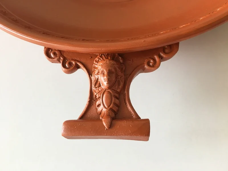 Plateau romain avec un relief de Méduse - céramique sigillée