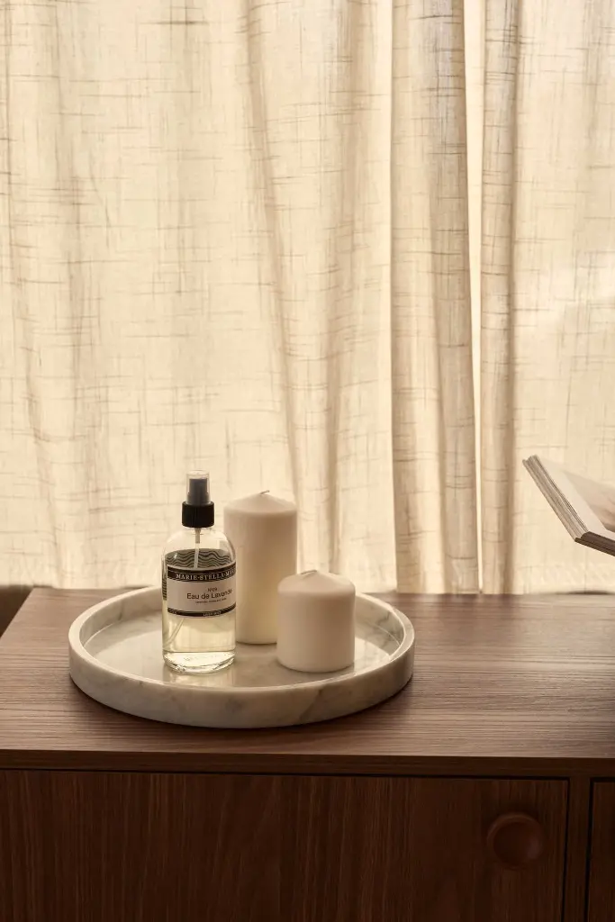 Plateau Rond en Marbre avec Bords (Blanc)