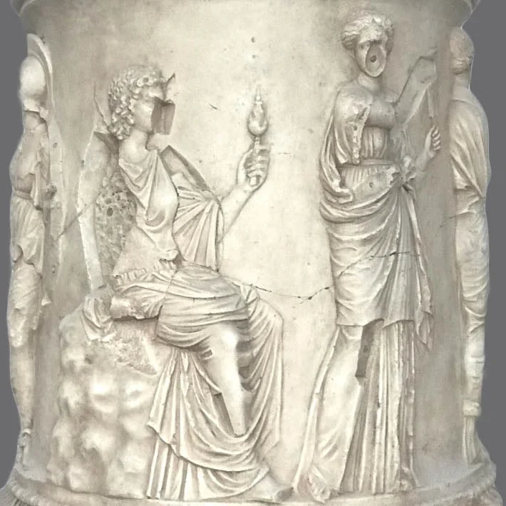 Puits romain - grande sculpture en marbre blanc