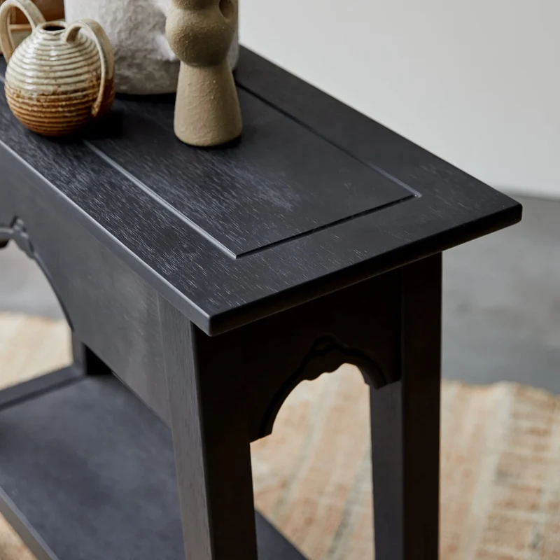 Thaki Black