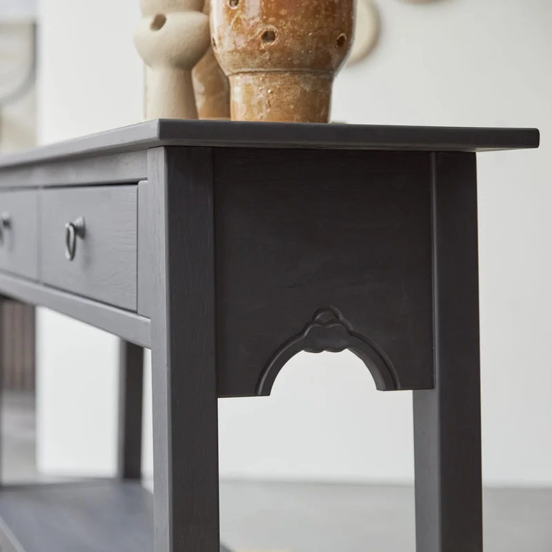 Thaki Black