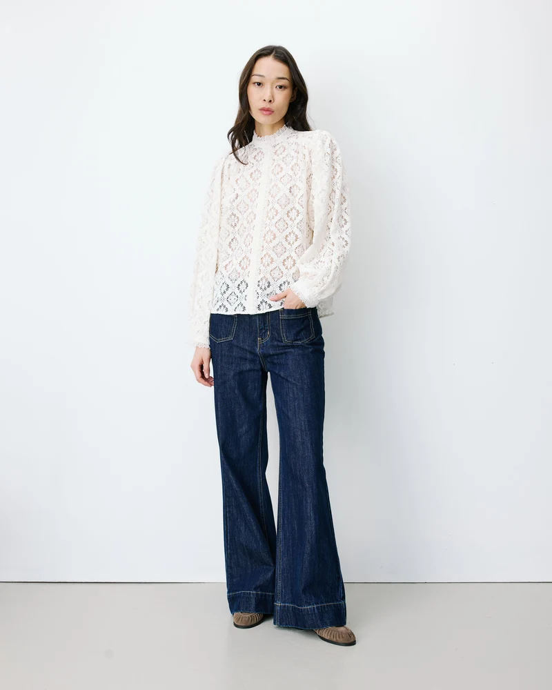 Blouse ample en dentelle boutonnée ivoire Anita