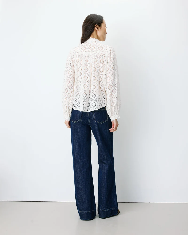 Blouse ample en dentelle boutonnée ivoire Anita