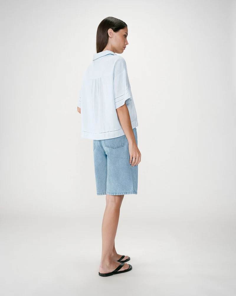 Chemise large manches courtes détails dentelle ciel Winka