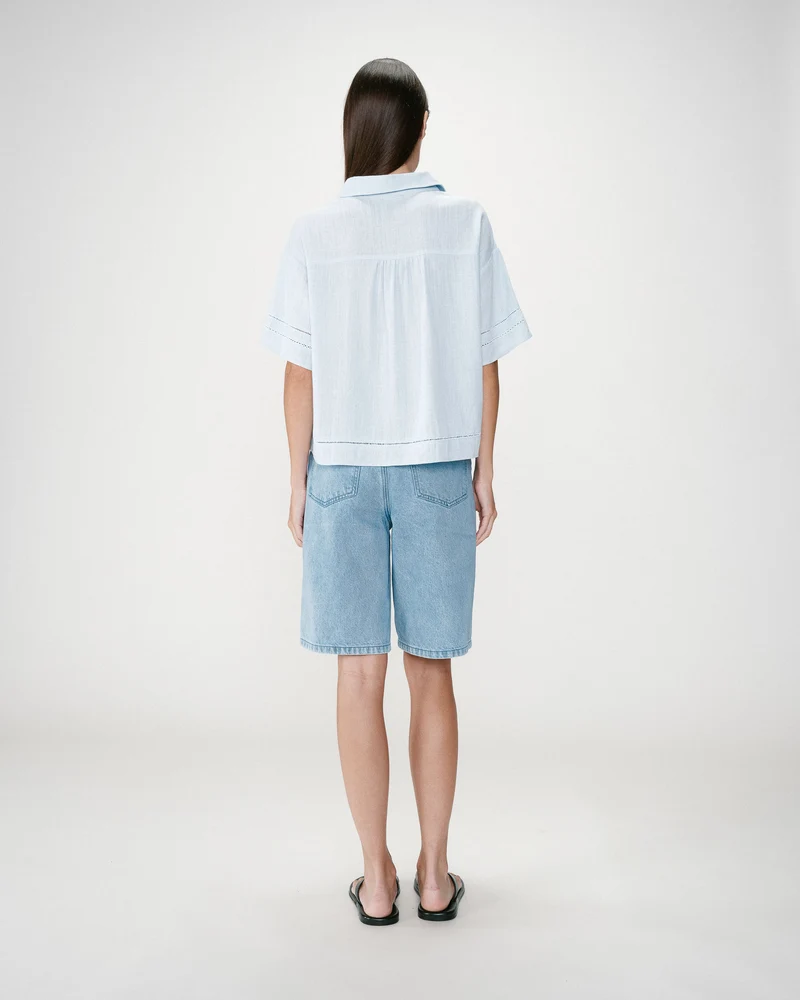 Chemise large manches courtes détails dentelle ciel Winka