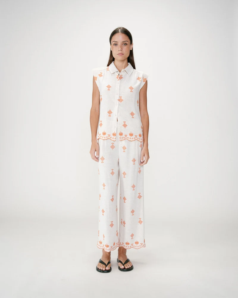 Chemise sans manches à motifs brodés orange Wisenna