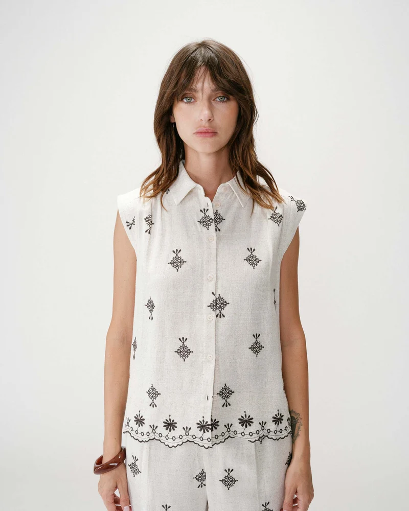 Chemise sans manches à motifs brodés chocolat Wisenna