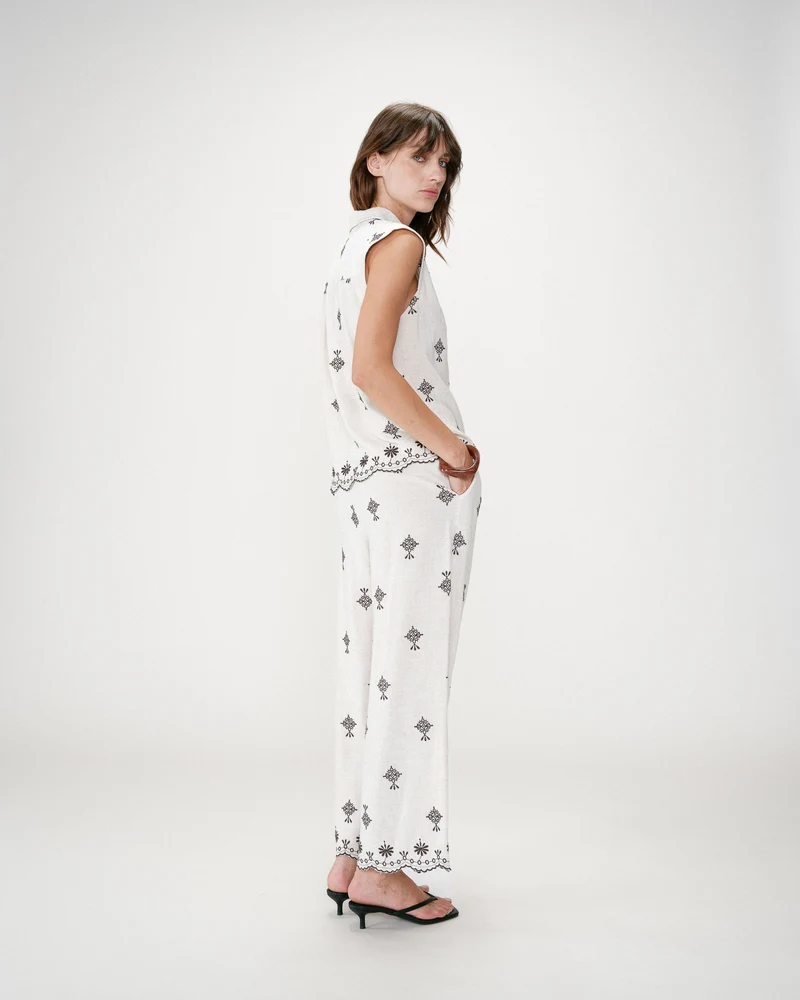 Chemise sans manches à motifs brodés chocolat Wisenna