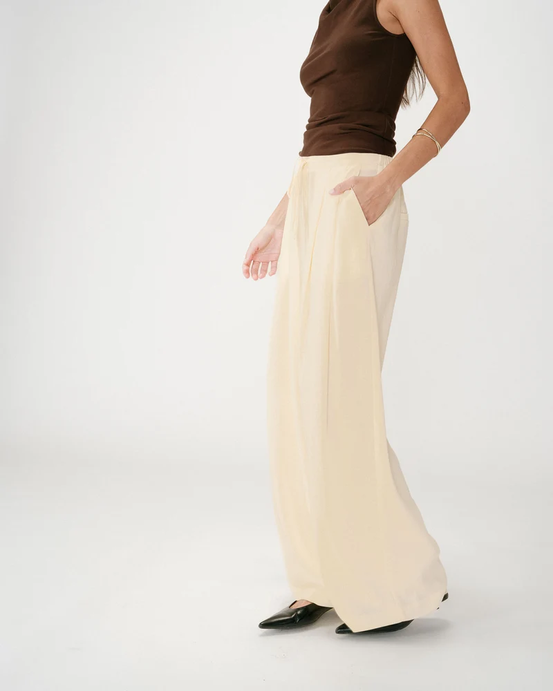 Pantalon tailleur en lin fluide jaune Wally