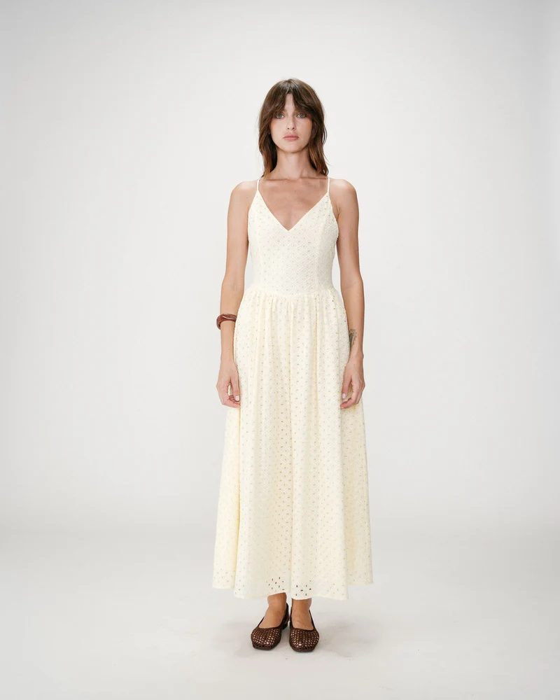 Robe longue évasée col V en broderie anglaise jaune Wimala