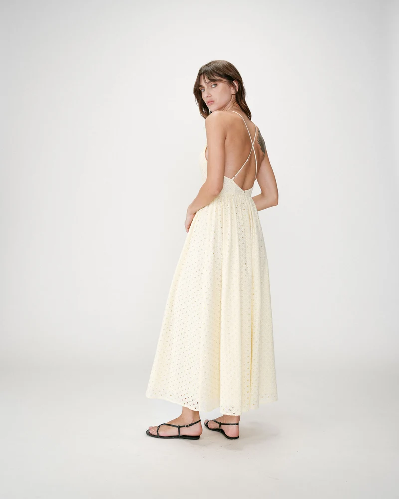 Robe longue évasée col V en broderie anglaise jaune Wimala