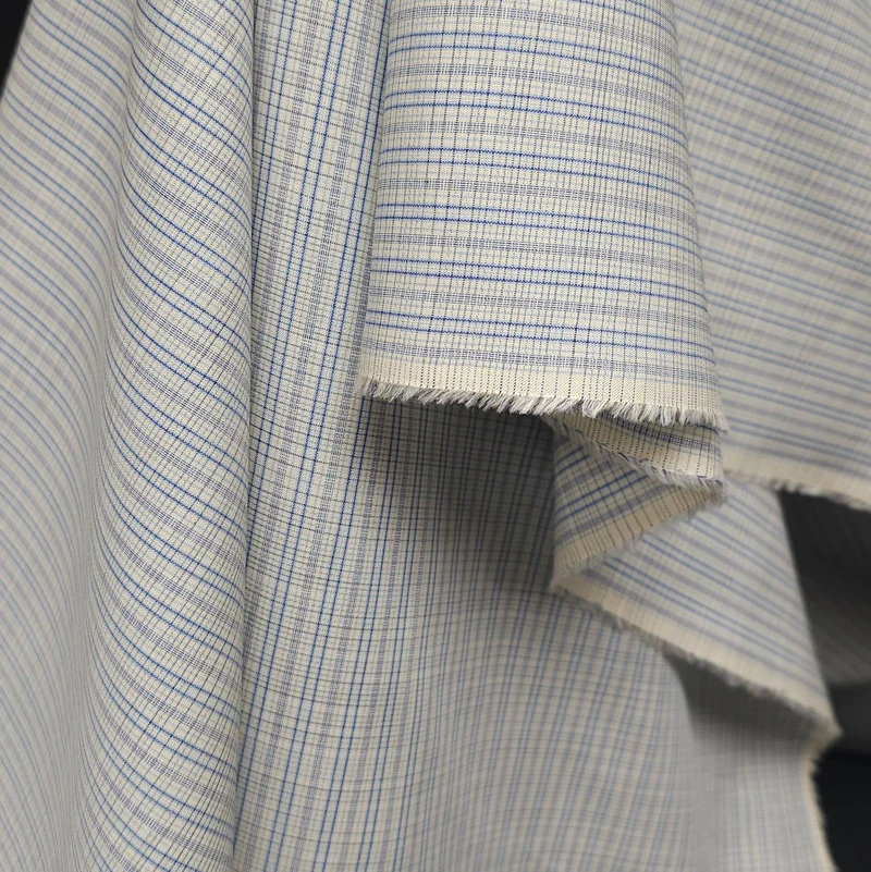 Tissu en coton tissé teint pour chemise | Fabriqué en Italie | Fins carreaux bleus