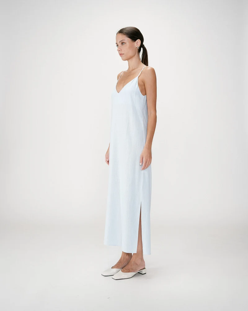 Robe longue en lin col V dos nu à nouer ciel Wendra