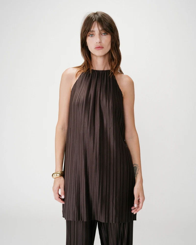 Robe courte plissée à encolure américaine chocolat Wilona