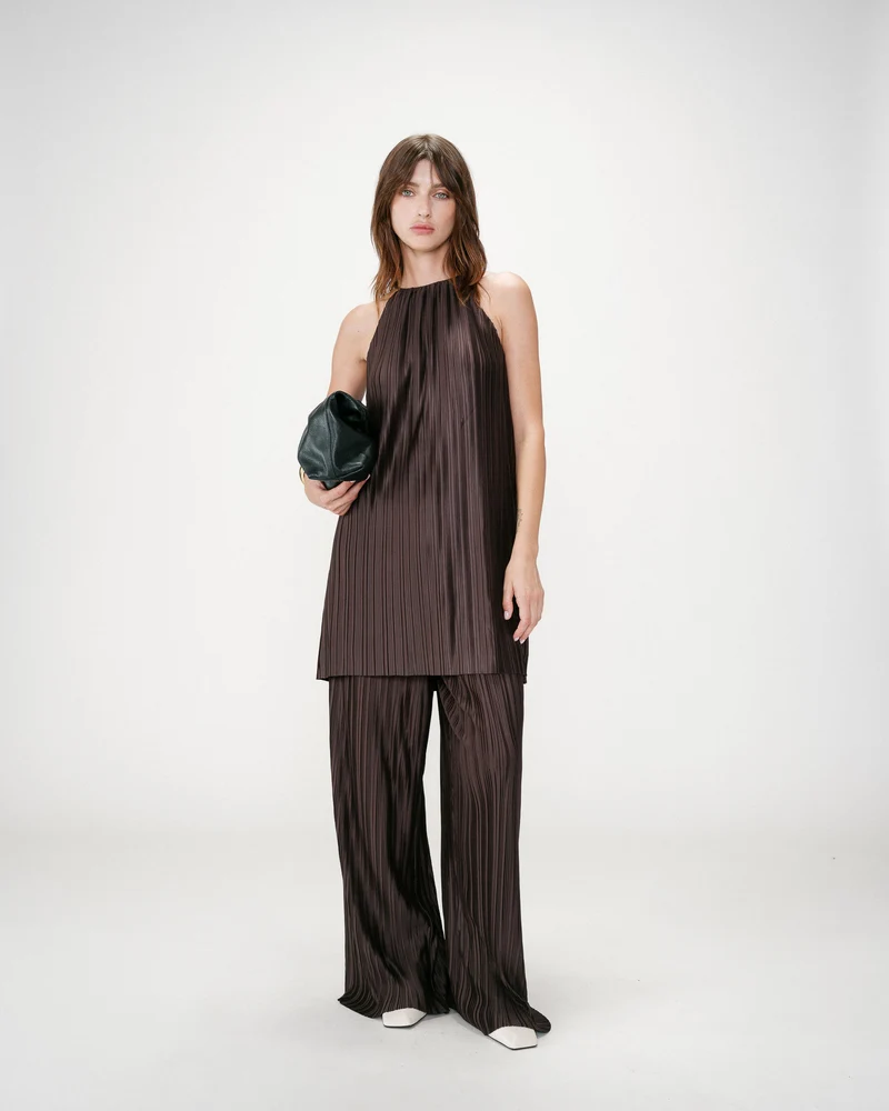 Robe courte plissée à encolure américaine chocolat Wilona