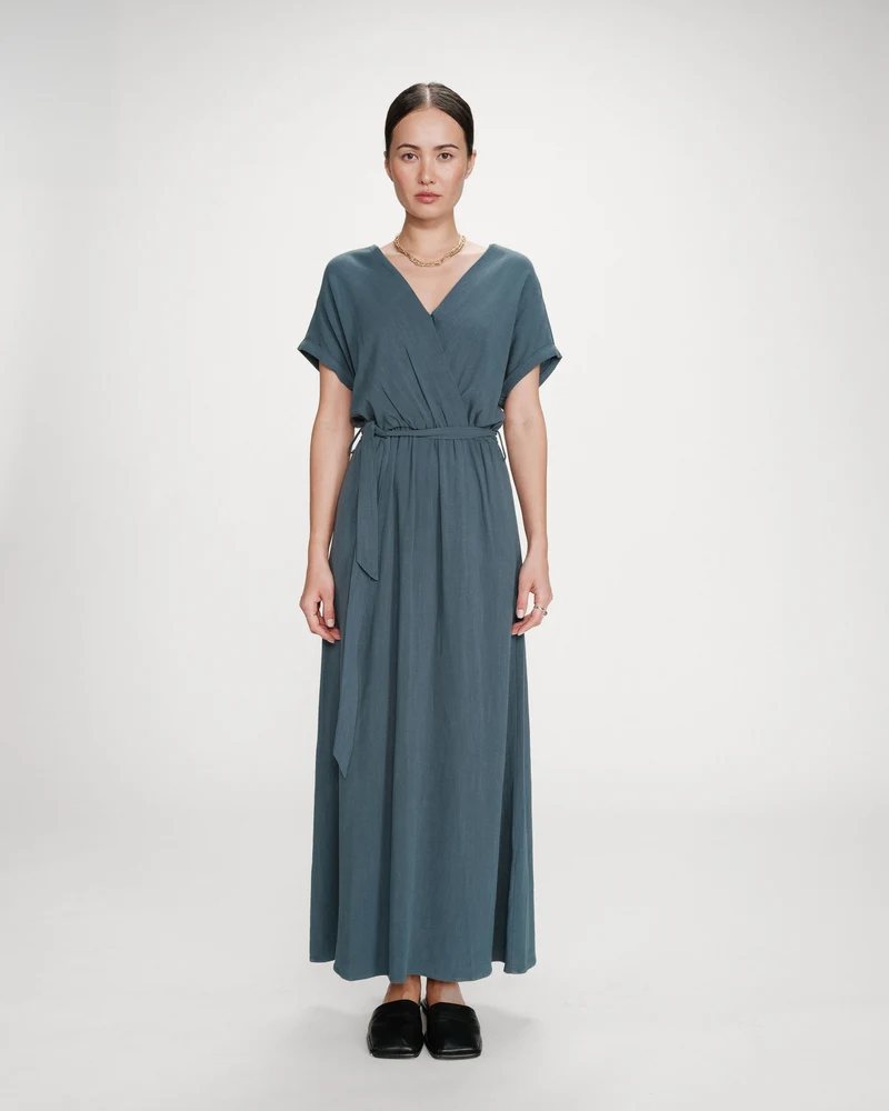 Robe longue portefeuille ceinturée emeraude Pollen