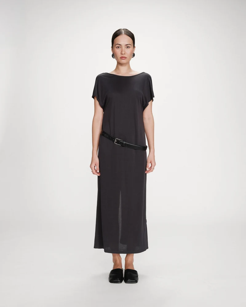 Robe longue légère en modal manches courtes carbone Peace