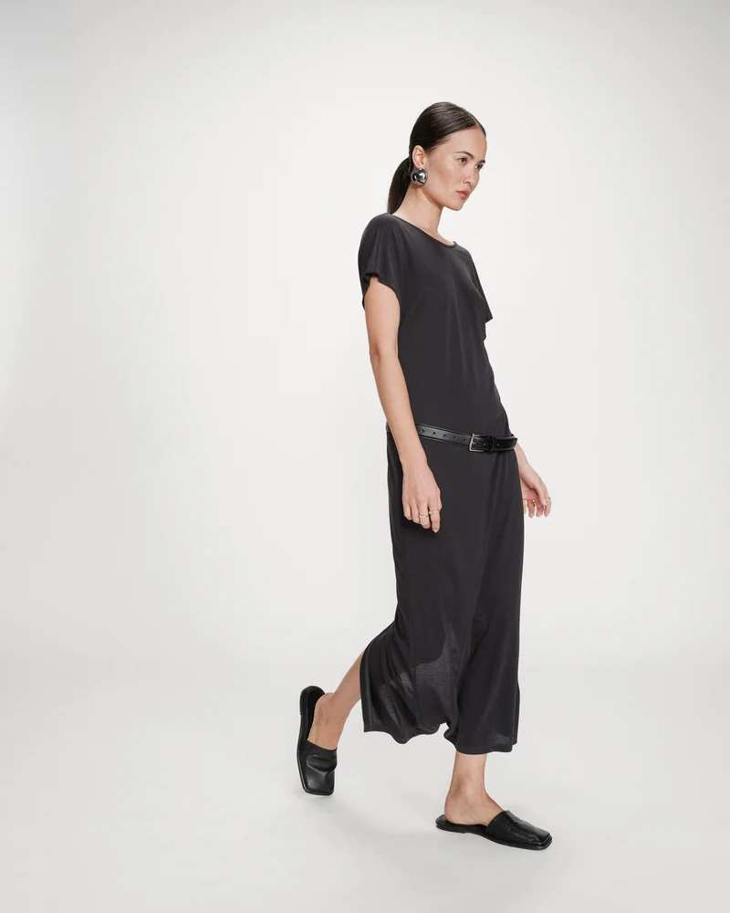 Robe longue légère en modal manches courtes carbone Peace