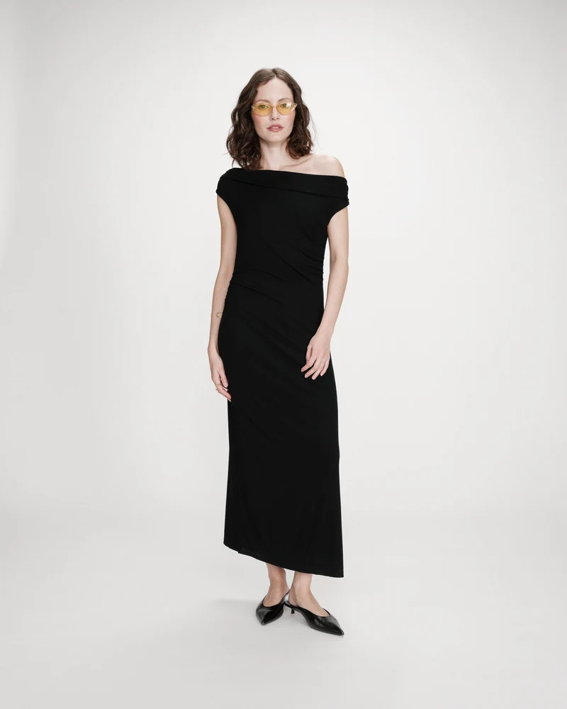 Robe longue cintrée col asymétrique noir Vanity
