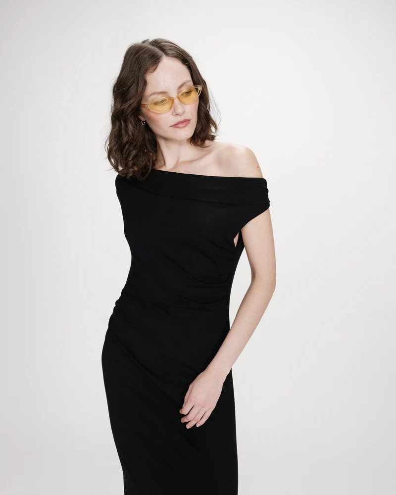 Robe longue cintrée col asymétrique noir Vanity