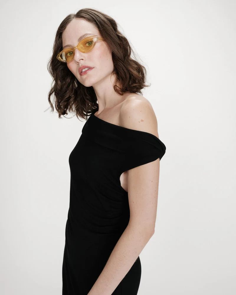 Robe longue cintrée col asymétrique noir Vanity