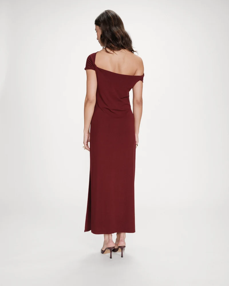 Robe longue cintrée col asymétrique cherry Vanity