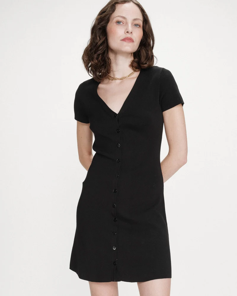 Robe courte en maille boutonnée col V noir Venezuela