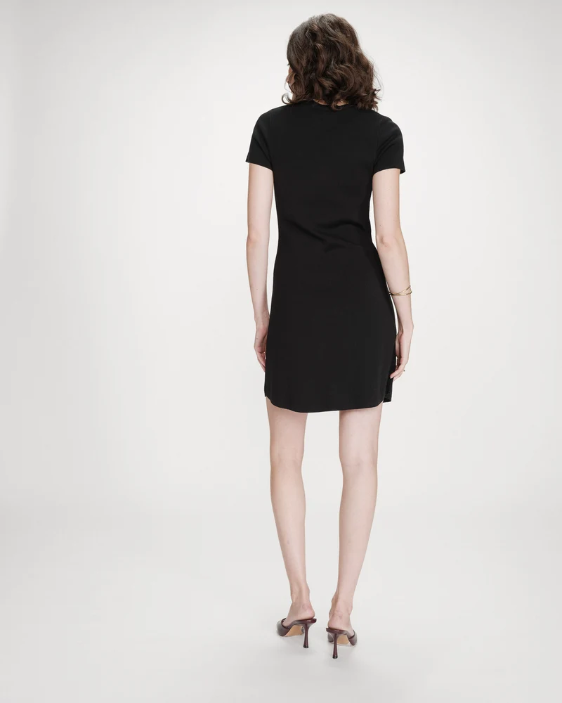 Robe courte en maille boutonnée col V noir Venezuela