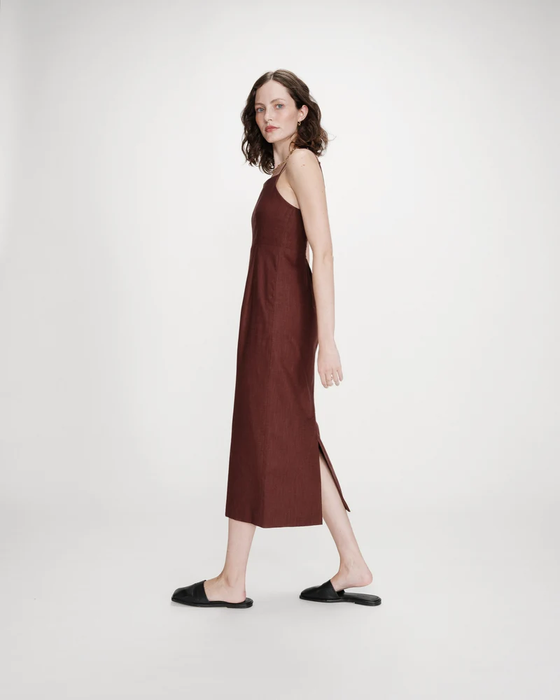 Robe longue en lin ajustée col carré chocolat Veranys