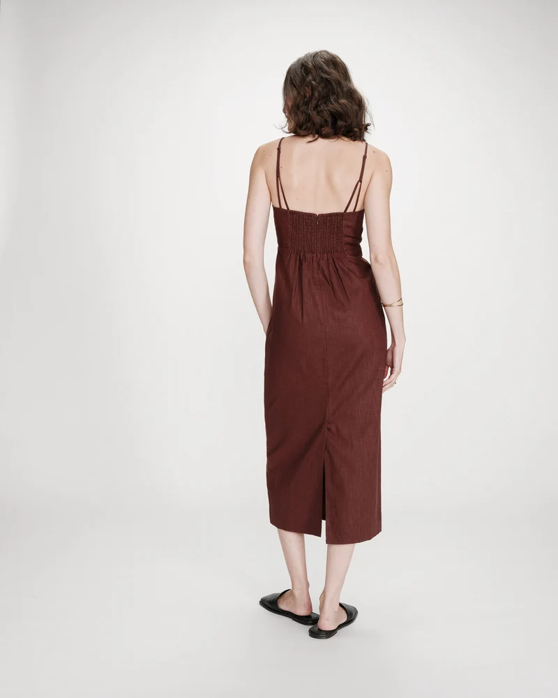 Robe longue en lin ajustée col carré chocolat Veranys